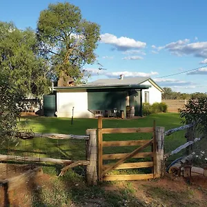 https://charleville-bush-cottage.queenslandhotels.net